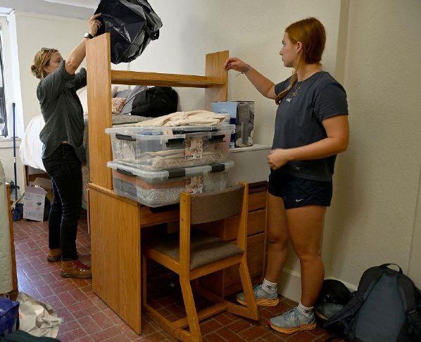 New students settle in at Connecticut College The Day