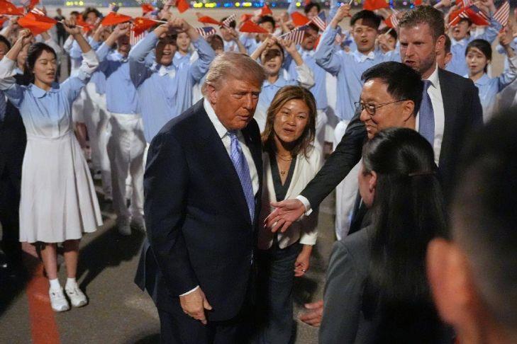 Trump optimistic, Xi cautious as U.S.-China summit opens