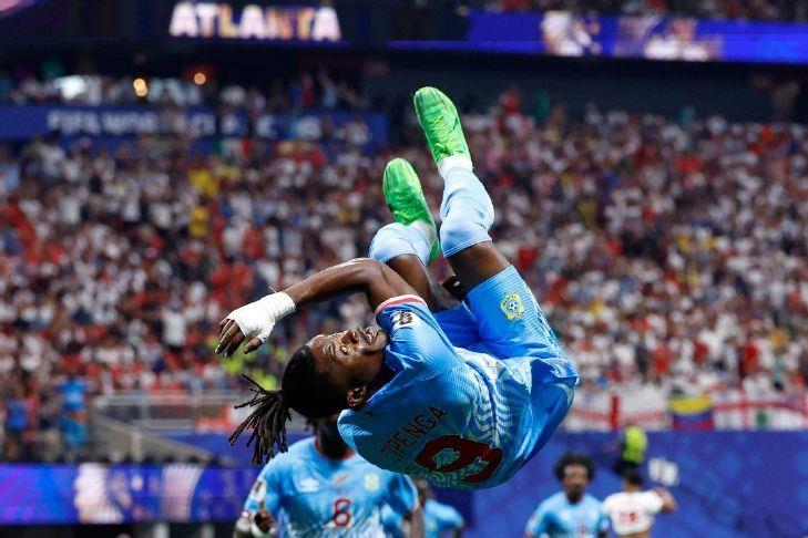 Harry Kane sends England into the round of 16 of the World Cup after 2-1 win against Congo