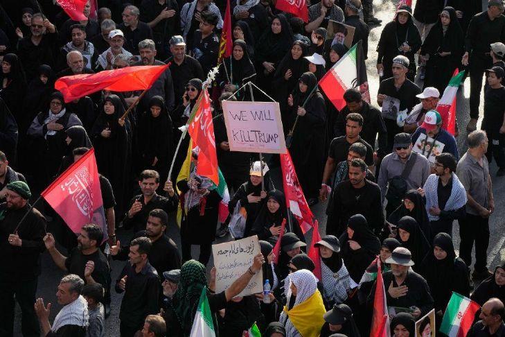 نیوزویک: ایران ترور ترامپ را برونسپاری میکند