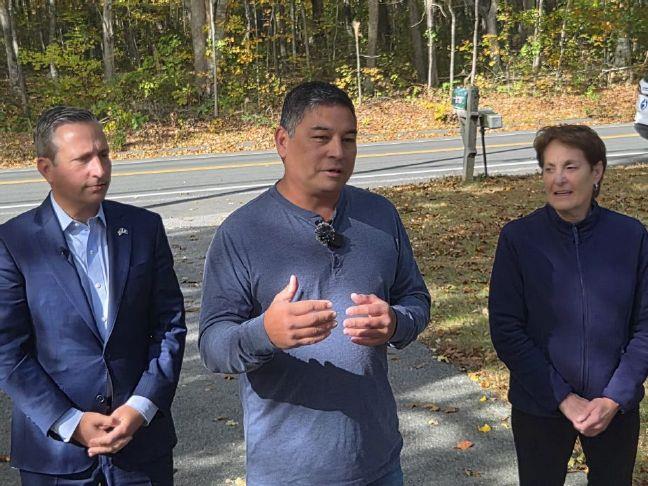 De la Cruz vows to push pause on new data centers if elected | The Day