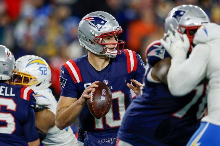 Texans' top-ranked defense looks to slow down Drake Maye and the Patriots in divisional matchup