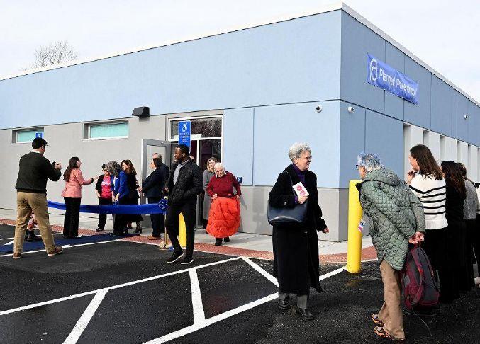 Officials laud modern New London Planned Parenthood facility project, excoriate Trump