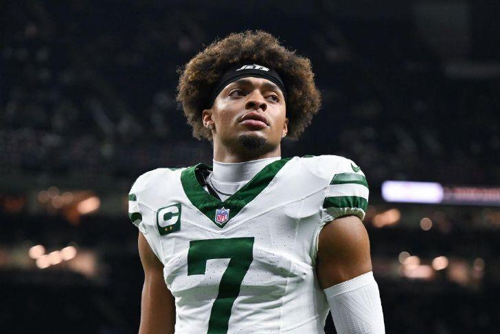 Jets agree to trade quarterback Justin Fields to Chiefs to serve as Mahomes' backup, AP source says