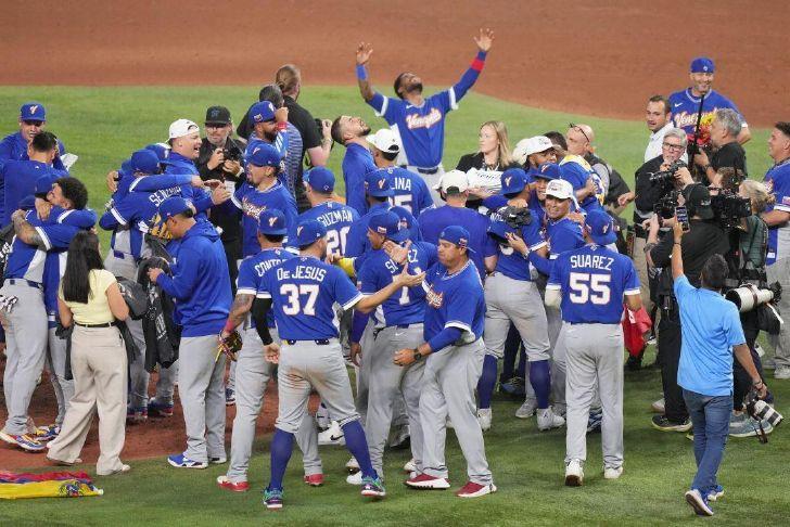 Venezuela beats US 3-2 on Suárez's 9th-inning double to win first World Baseball Classic title