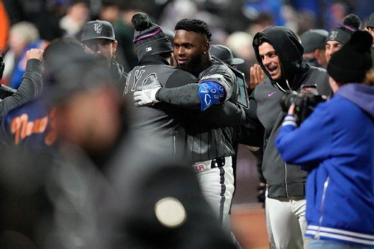 Luis Robert Jr.'s walk-off homer gives Mets first series victory over Pirates